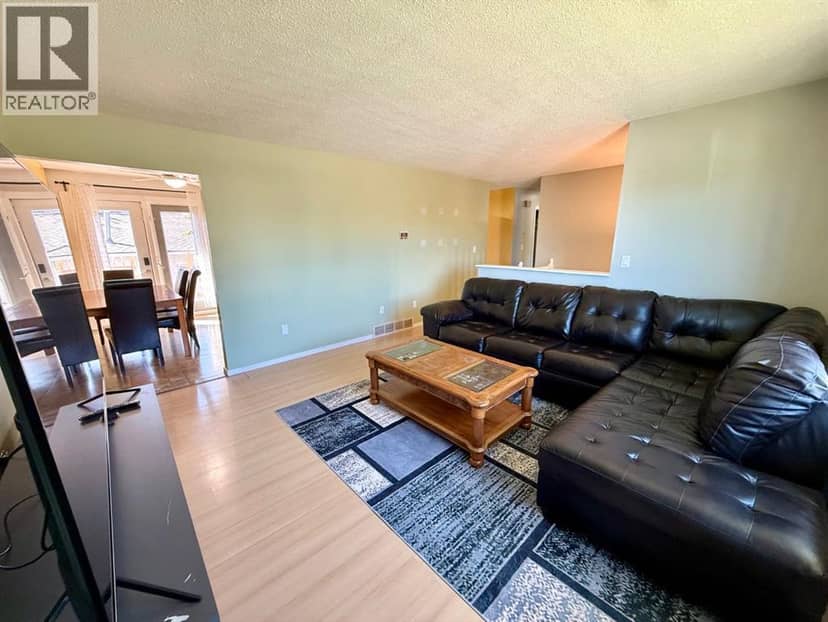 921 Ellis Crescent SE, High River, photo 8