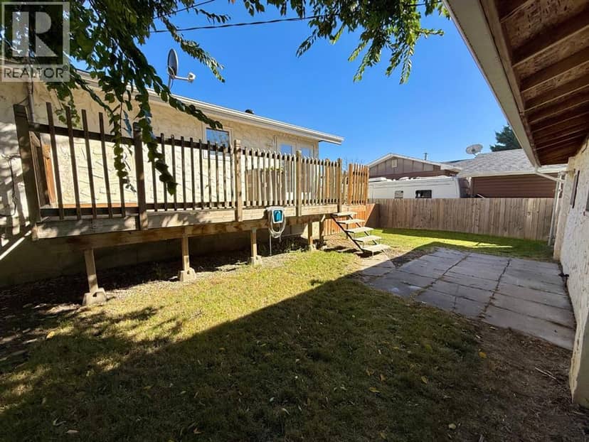 921 Ellis Crescent SE — photo 34 of 38