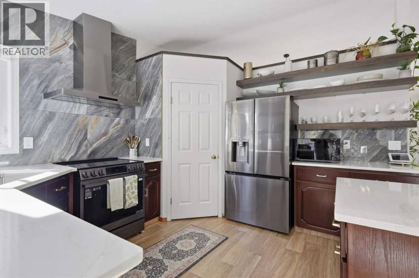 6404 55 Avenue — photo 9 of 29