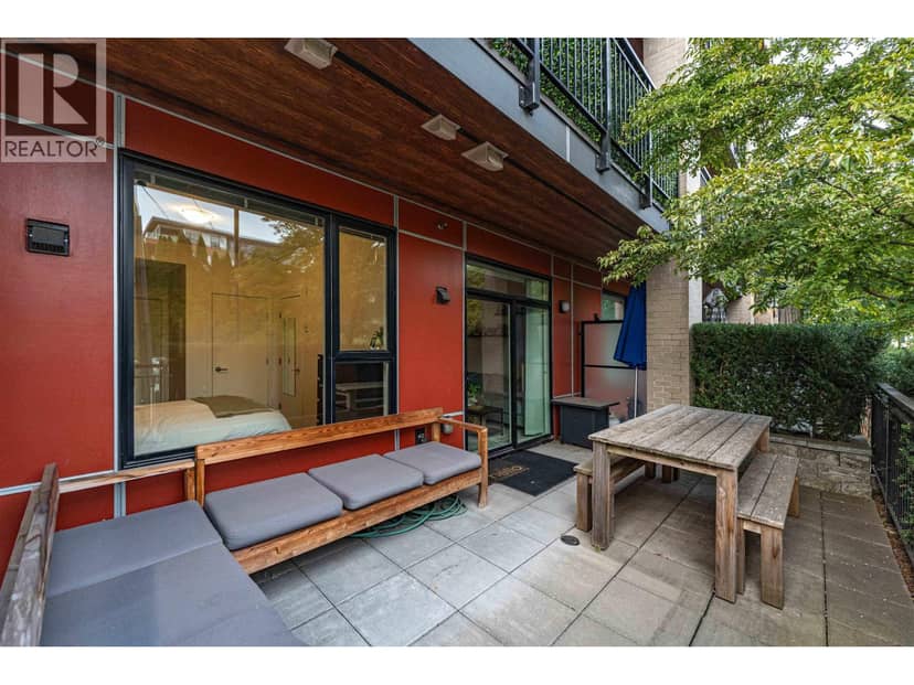 109 621 REGAN AVENUE, Coquitlam