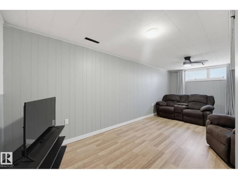 10207 & 10209 120 AV NW — photo 16 of 40