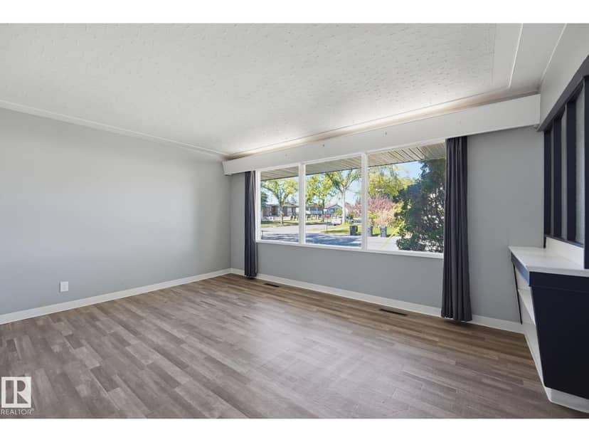 10207 & 10209 120 AV NW — photo 34 of 40