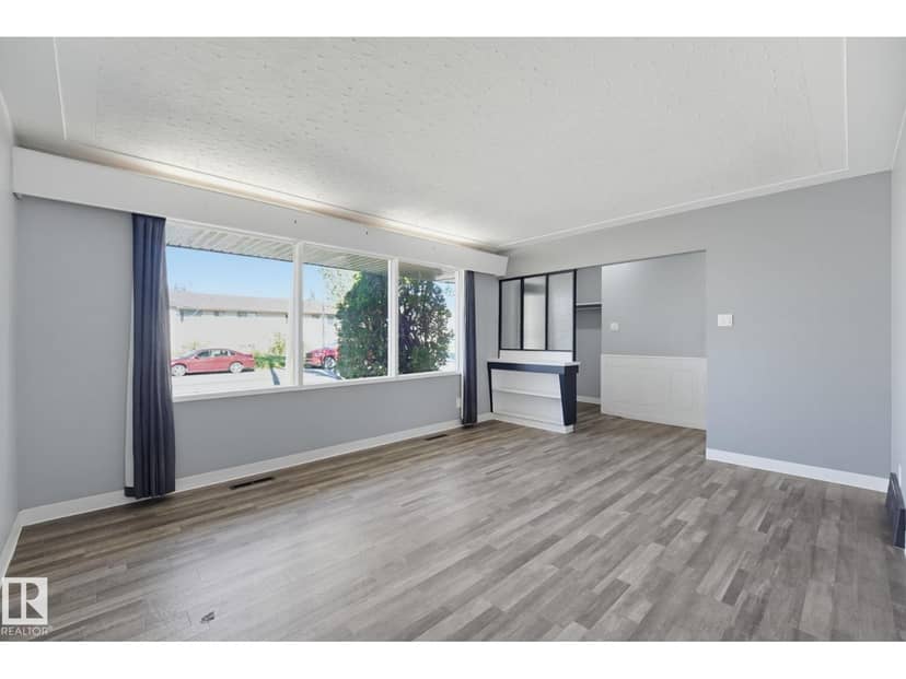 10207 & 10209 120 AV NW — photo 36 of 40
