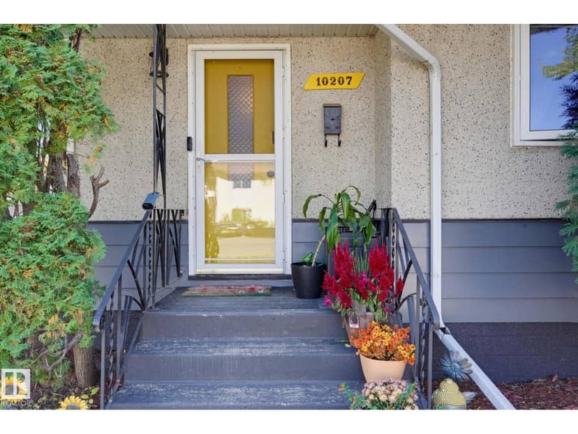 10207 & 10209 120 AV NW, Edmonton, photo 4
