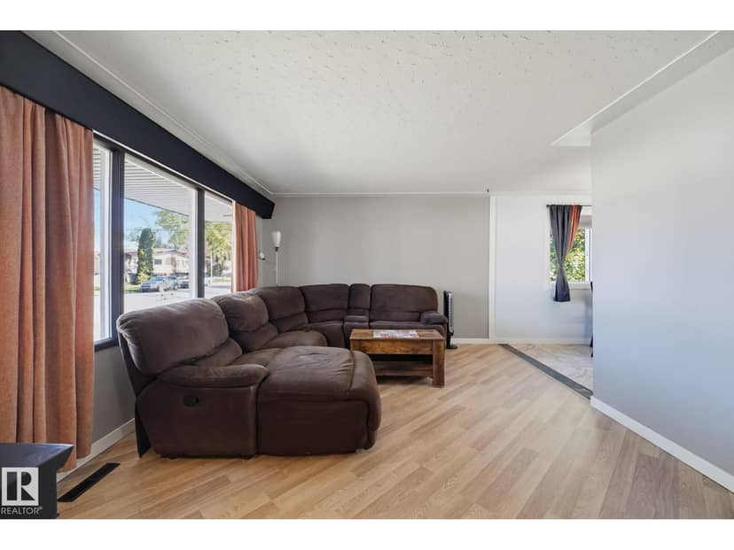 10207 & 10209 120 AV NW, Edmonton, photo 7