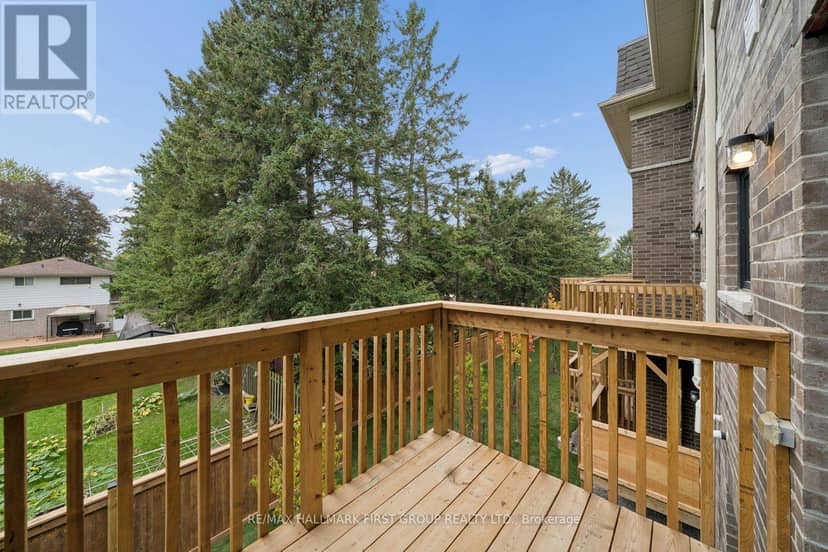 23 Marret Lane, Clarington, photo 8