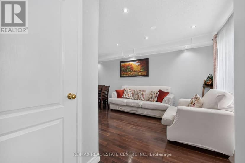 8 Flatlands Way — photo 4 of 37