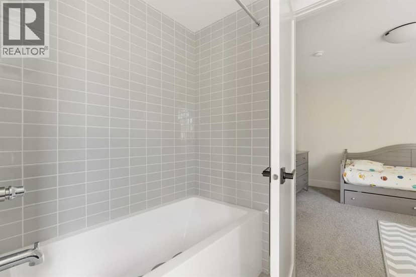 2851 12 Avenue SW — photo 20 of 40