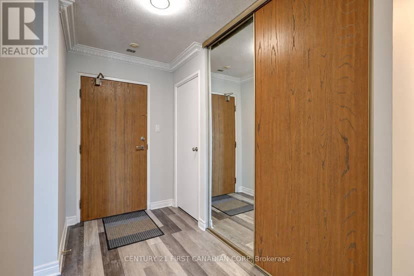 1014 - 45 Pond Mills Road, London South, photo 4