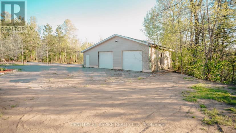84 Sandy Beach Road, Laurentian Valley, photo 2