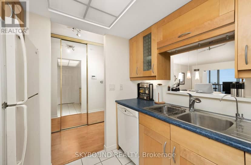 2706 - 5 Concorde Place — photo 7 of 23