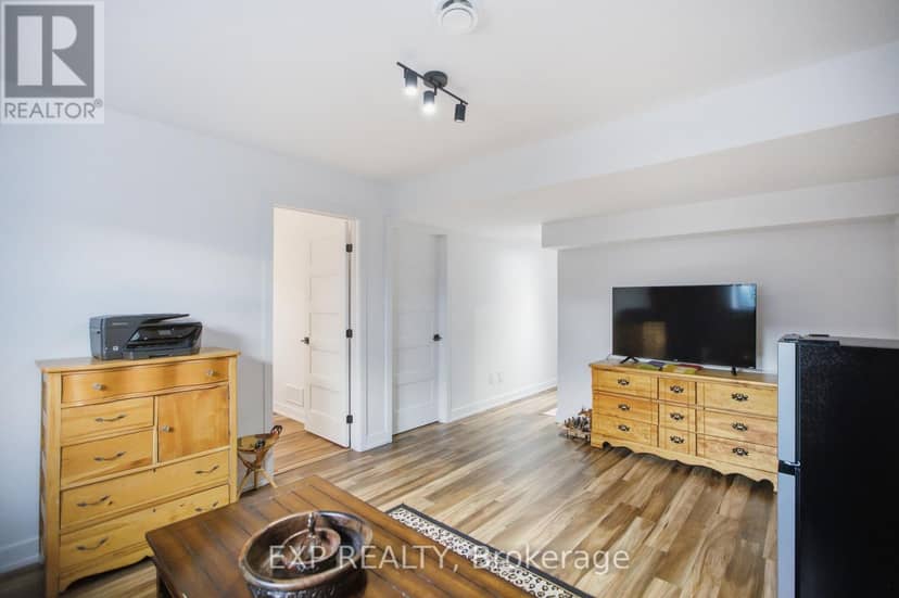99 Rutile Street — photo 17 of 40