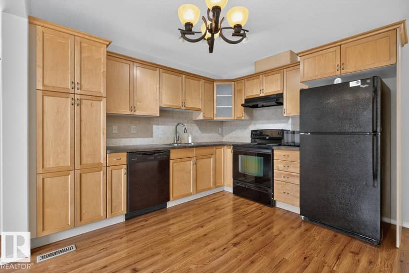 #10 2816 34 AV NW NW — photo 9 of 38