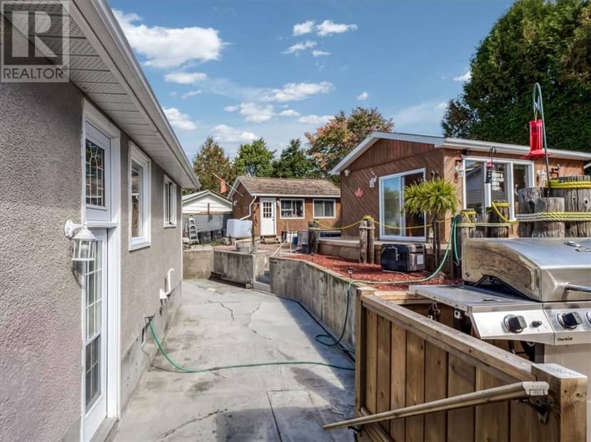 30 Fir St — photo 10 of 40