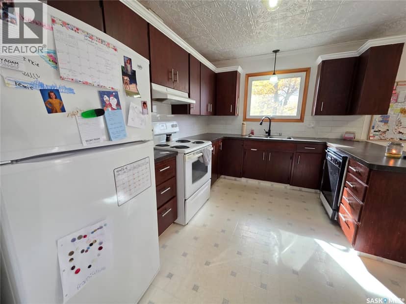 503 Thompson STREET, Herbert, photo 2
