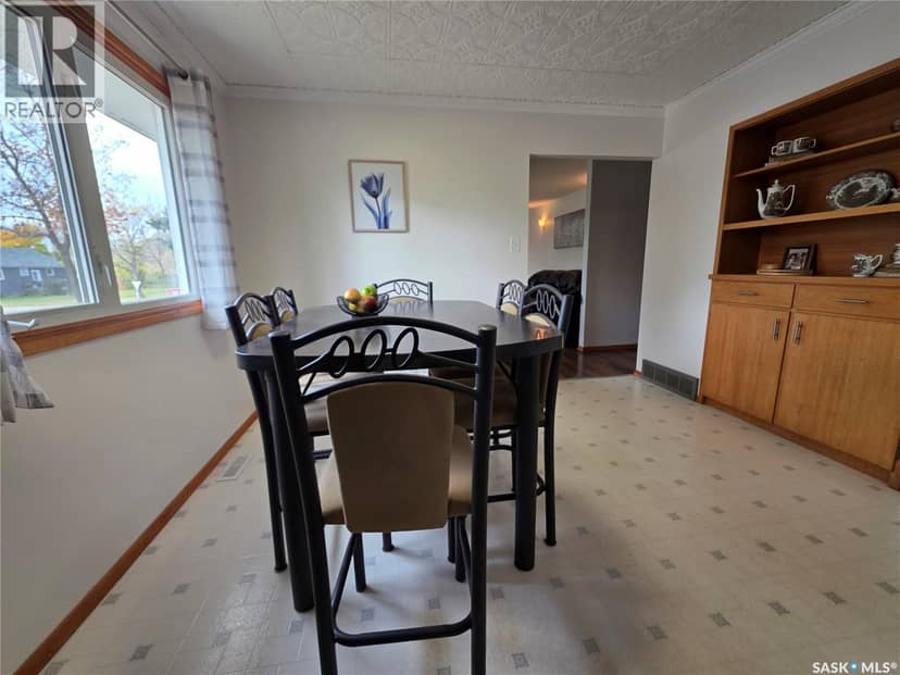503 Thompson STREET, Herbert, photo 5