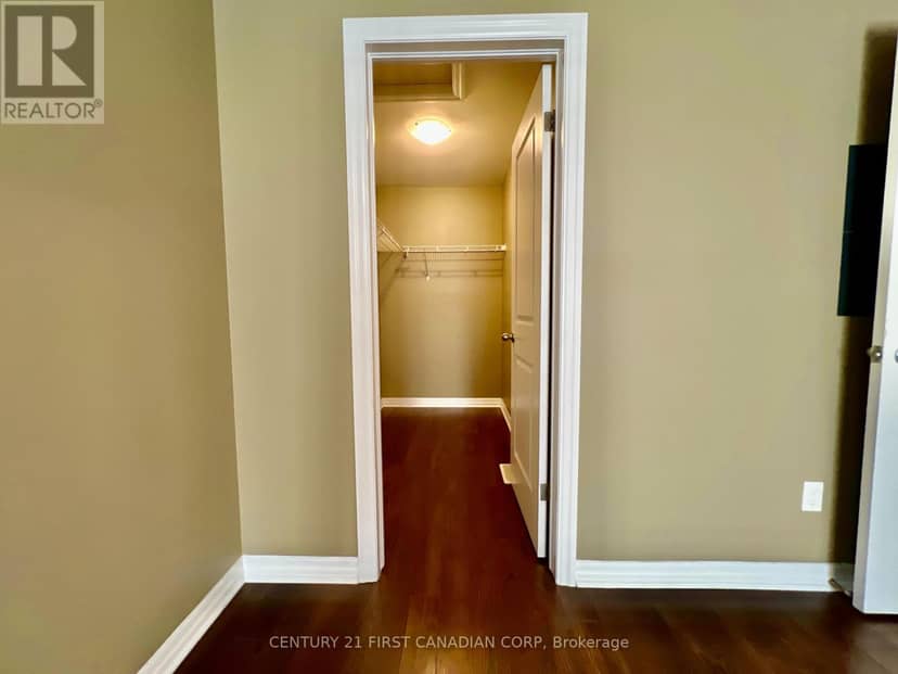 45 - 112 North Centre Road — photo 11 of 29