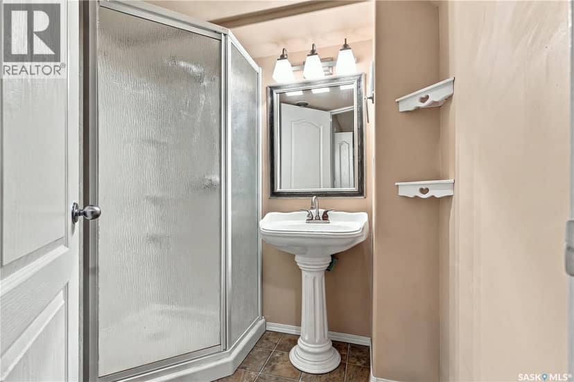 103 445 Bayfield CRESCENT — photo 31 of 39