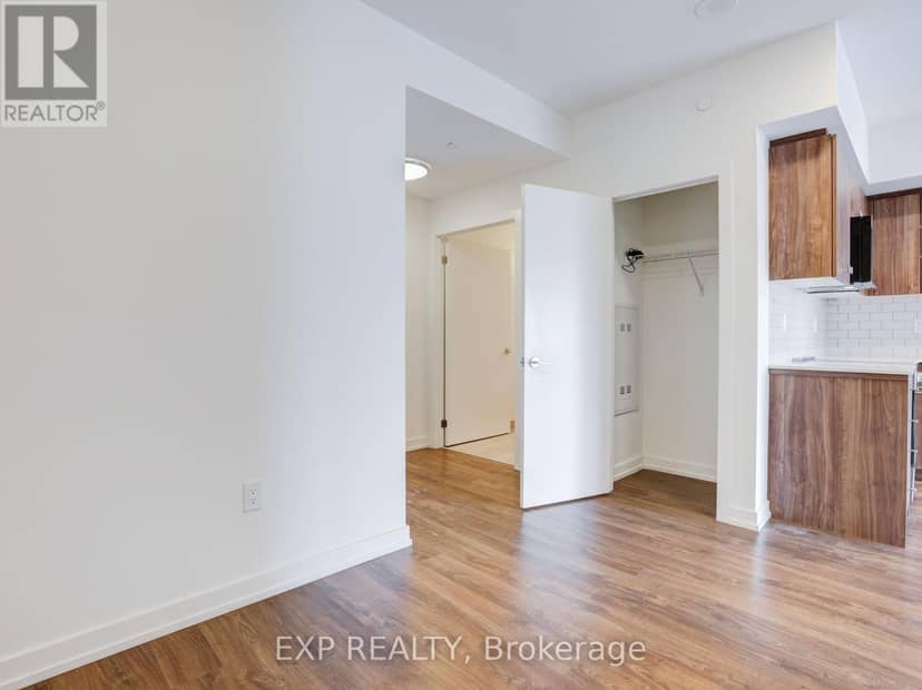 708 - 15 Wellington Street S — photo 8 of 34