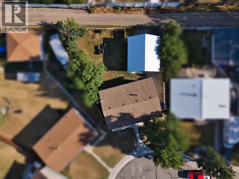 748 54 Avenue W, Claresholm, photo 2