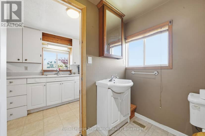 252 Sidney Street — photo 11 of 33