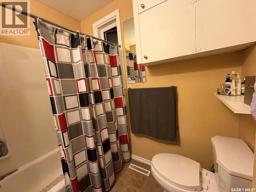 56 Haultain AVENUE — photo 18 of 21
