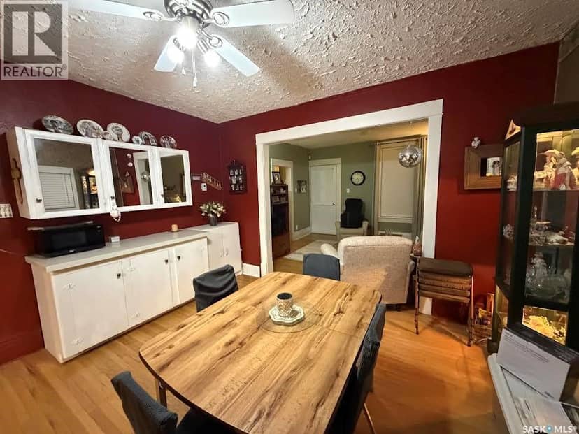 56 Haultain AVENUE — photo 11 of 21