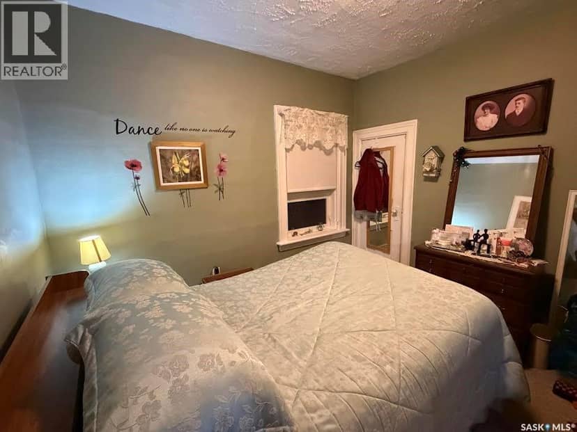56 Haultain AVENUE — photo 15 of 21