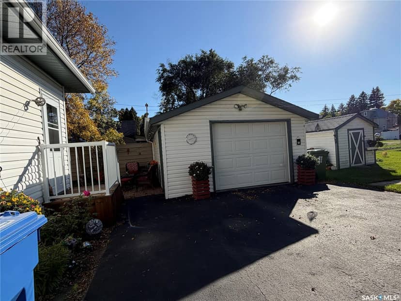 56 Haultain AVENUE — photo 19 of 21
