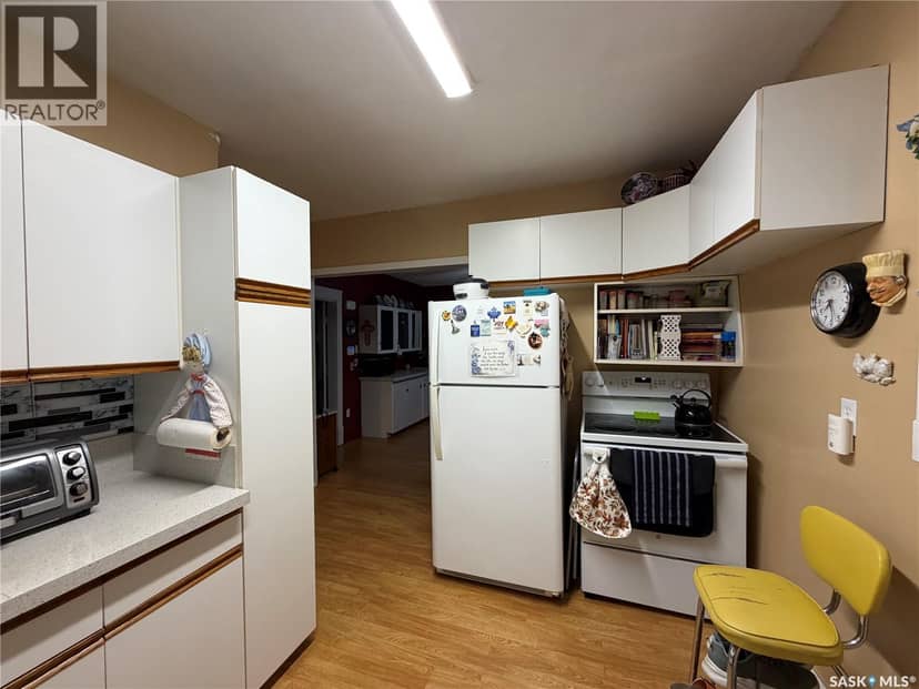 56 Haultain AVENUE — photo 12 of 21