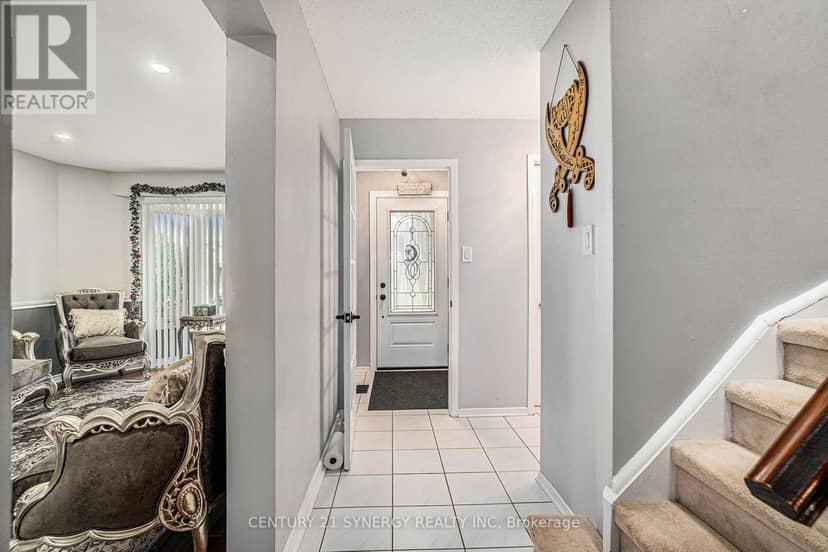 6415 Viseneau Drive — photo 13 of 28