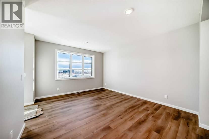 3037 Lanark Boulevard SE — photo 17 of 40