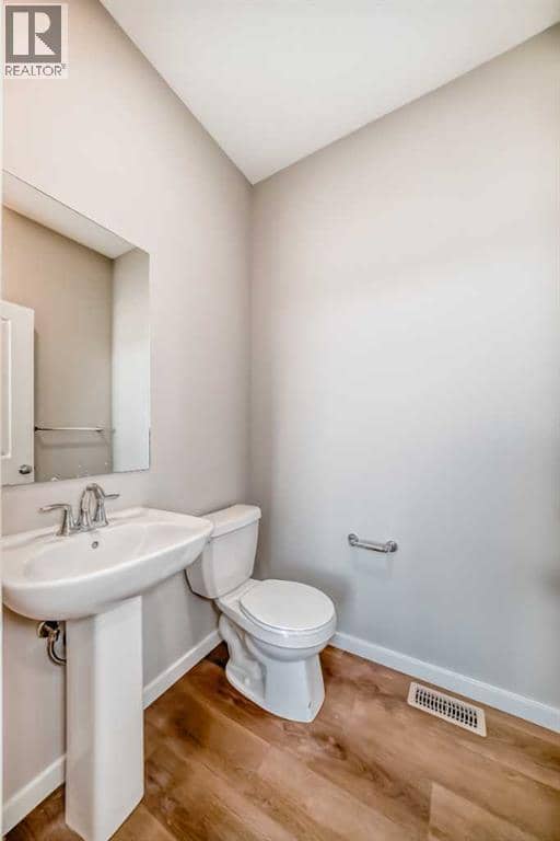 3037 Lanark Boulevard SE — photo 22 of 40