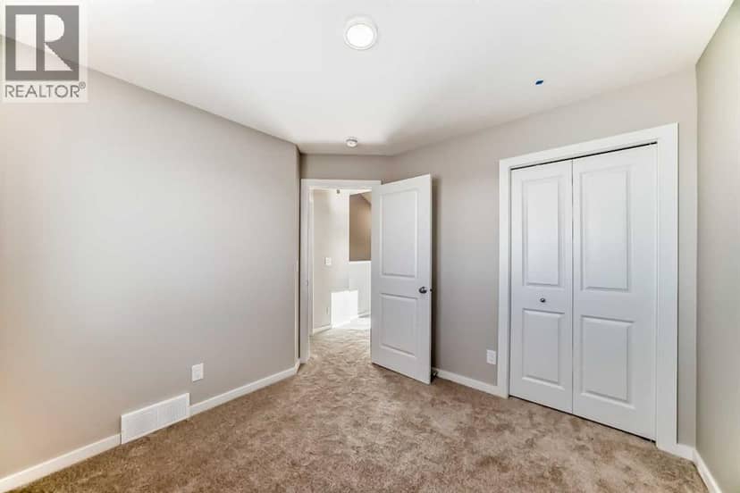3037 Lanark Boulevard SE — photo 36 of 40