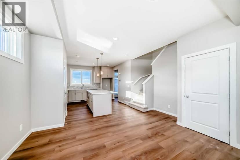 3037 Lanark Boulevard SE — photo 16 of 40