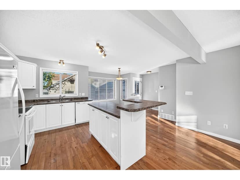 1022 80 ST SW — photo 11 of 40