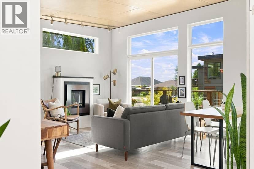 884 TROWER LANE, Gibsons