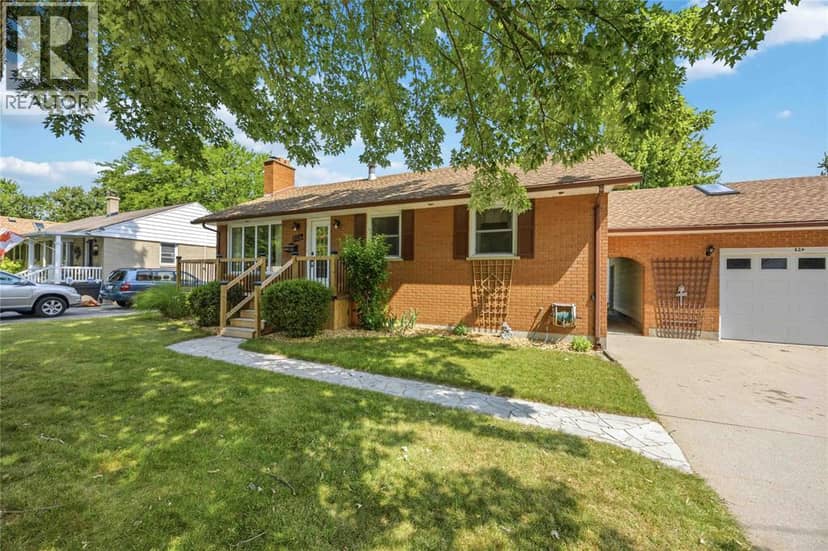 824 Charlesworth Drive — photo 3 of 40