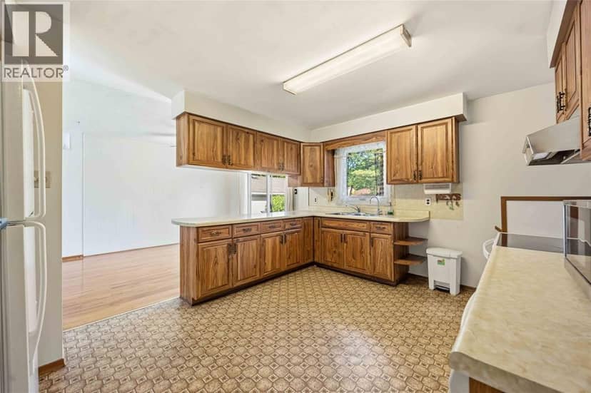 824 Charlesworth Drive — photo 11 of 40