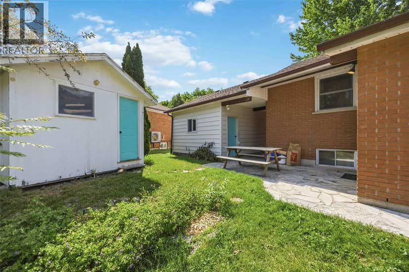 824 Charlesworth Drive — photo 39 of 40