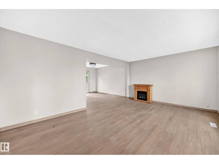 10919 69 AV NW — photo 13 of 40