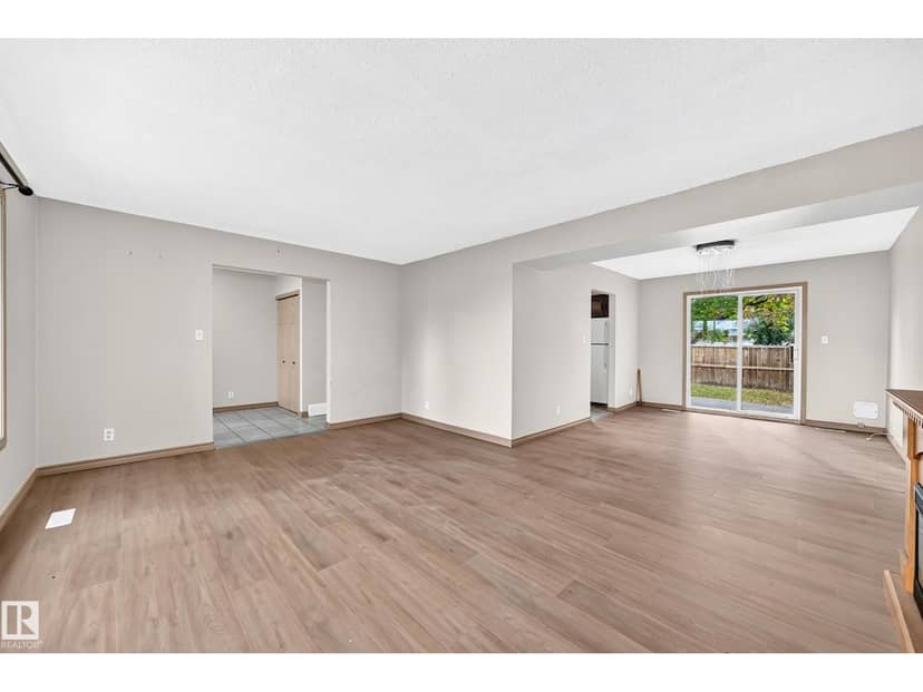 10919 69 AV NW — photo 14 of 40