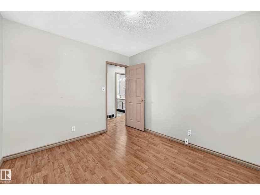 10919 69 AV NW — photo 37 of 40