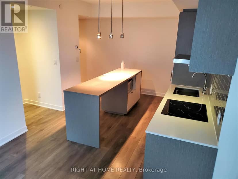 1401 - 88 Harbour Street — photo 5 of 8