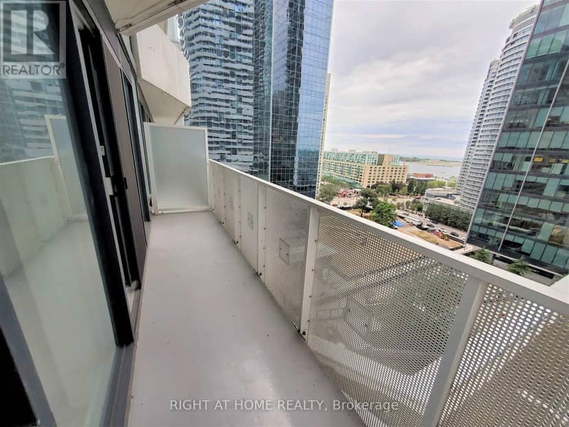 1401 - 88 Harbour Street — photo 6 of 8
