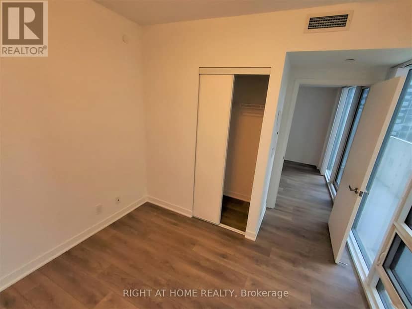 1401 - 88 Harbour Street — photo 7 of 8