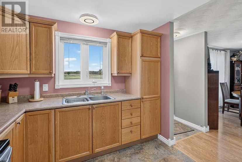 2096 Kenneth Drive — photo 9 of 40