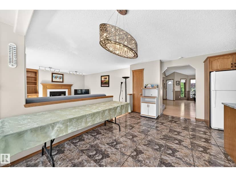 271 Ormsby Rd E NW — photo 15 of 40