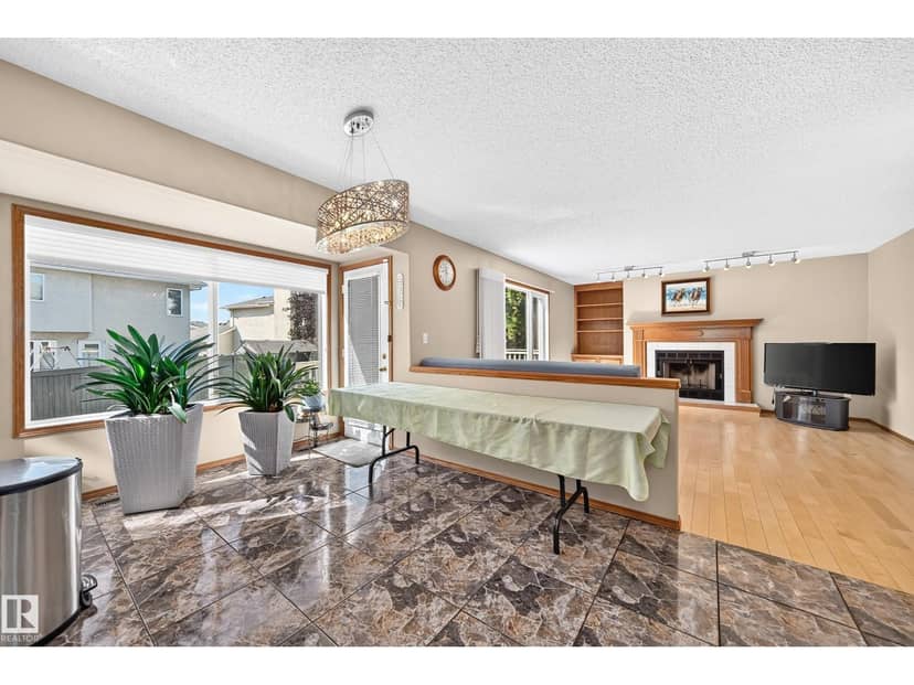 271 Ormsby Rd E NW — photo 10 of 40