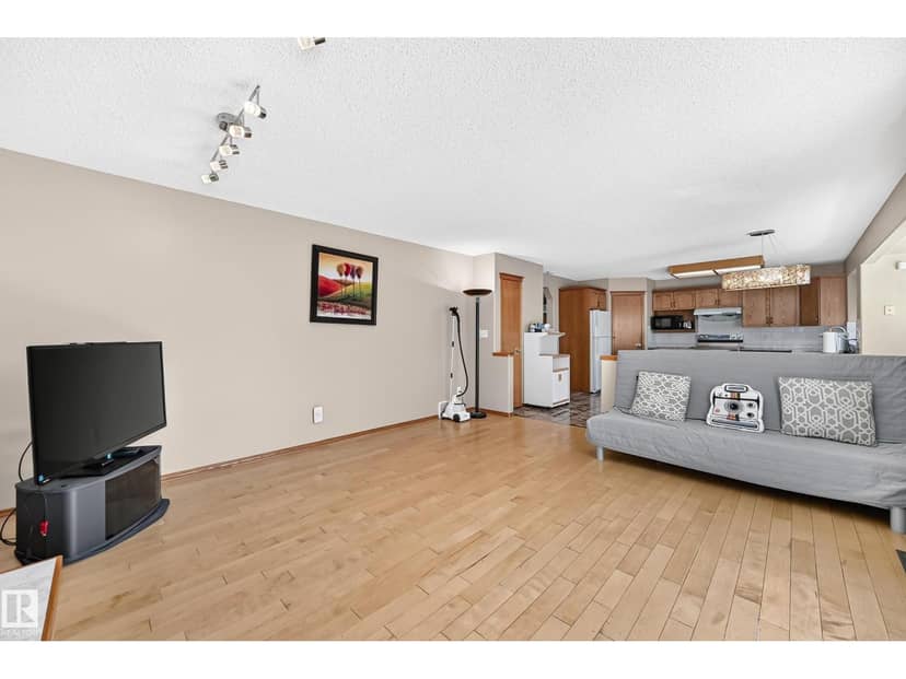 271 Ormsby Rd E NW — photo 18 of 40